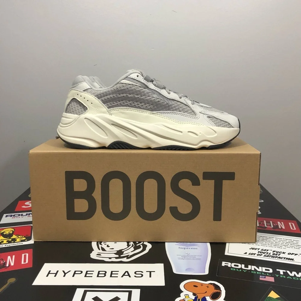 Yeezy Boost 700 V2 Static - Picture 6 of 10